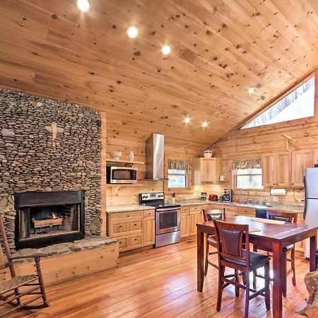 Bryson City Cabin With Wraparound Deck And Hot Tub 외부 사진
