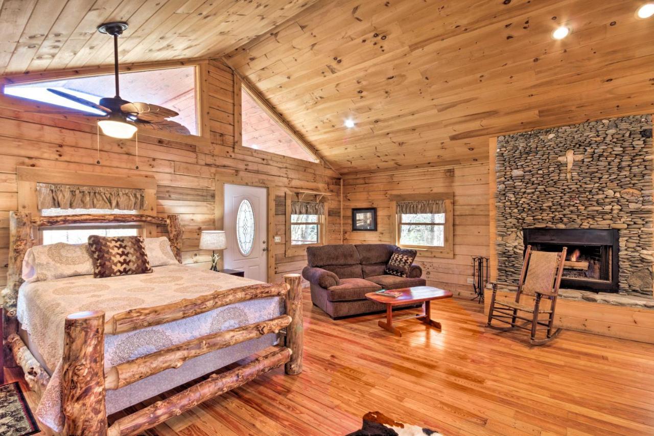 Bryson City Cabin With Wraparound Deck And Hot Tub 외부 사진