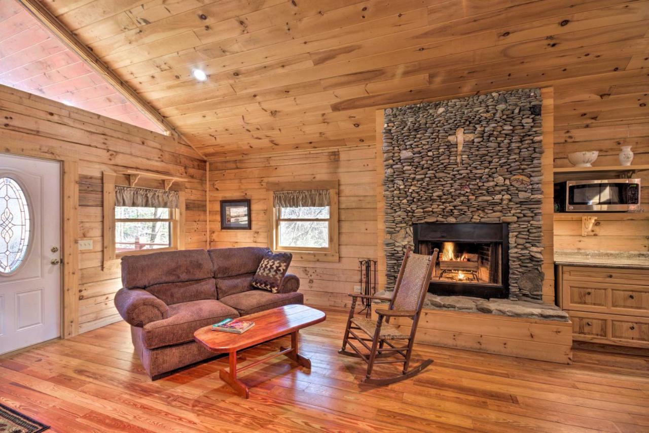 Bryson City Cabin With Wraparound Deck And Hot Tub 외부 사진