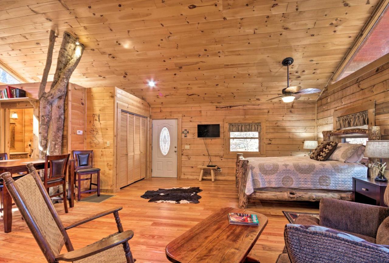 Bryson City Cabin With Wraparound Deck And Hot Tub 외부 사진