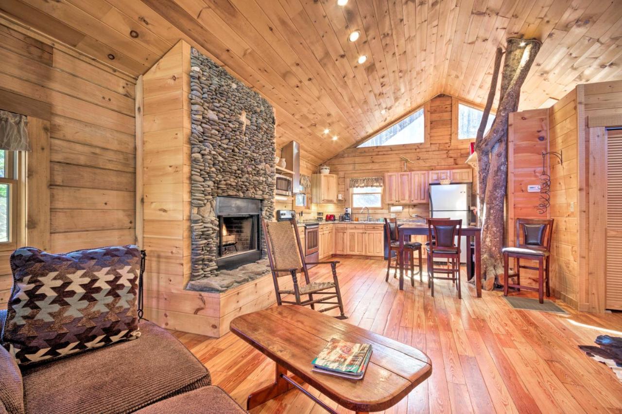 Bryson City Cabin With Wraparound Deck And Hot Tub 외부 사진