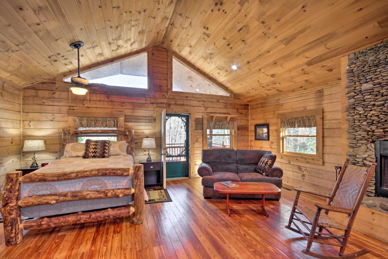 Bryson City Cabin With Wraparound Deck And Hot Tub 외부 사진