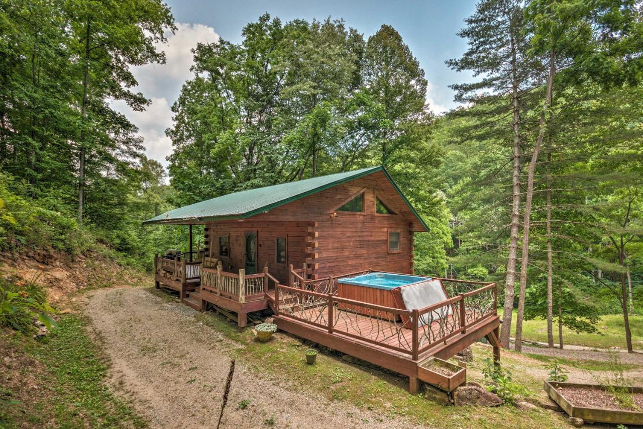 Bryson City Cabin With Wraparound Deck And Hot Tub 외부 사진