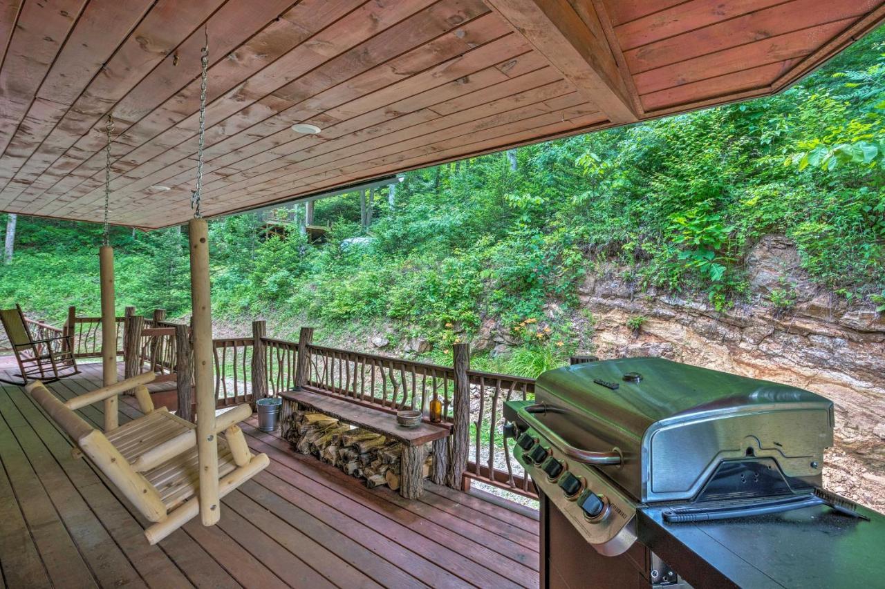 Bryson City Cabin With Wraparound Deck And Hot Tub 외부 사진