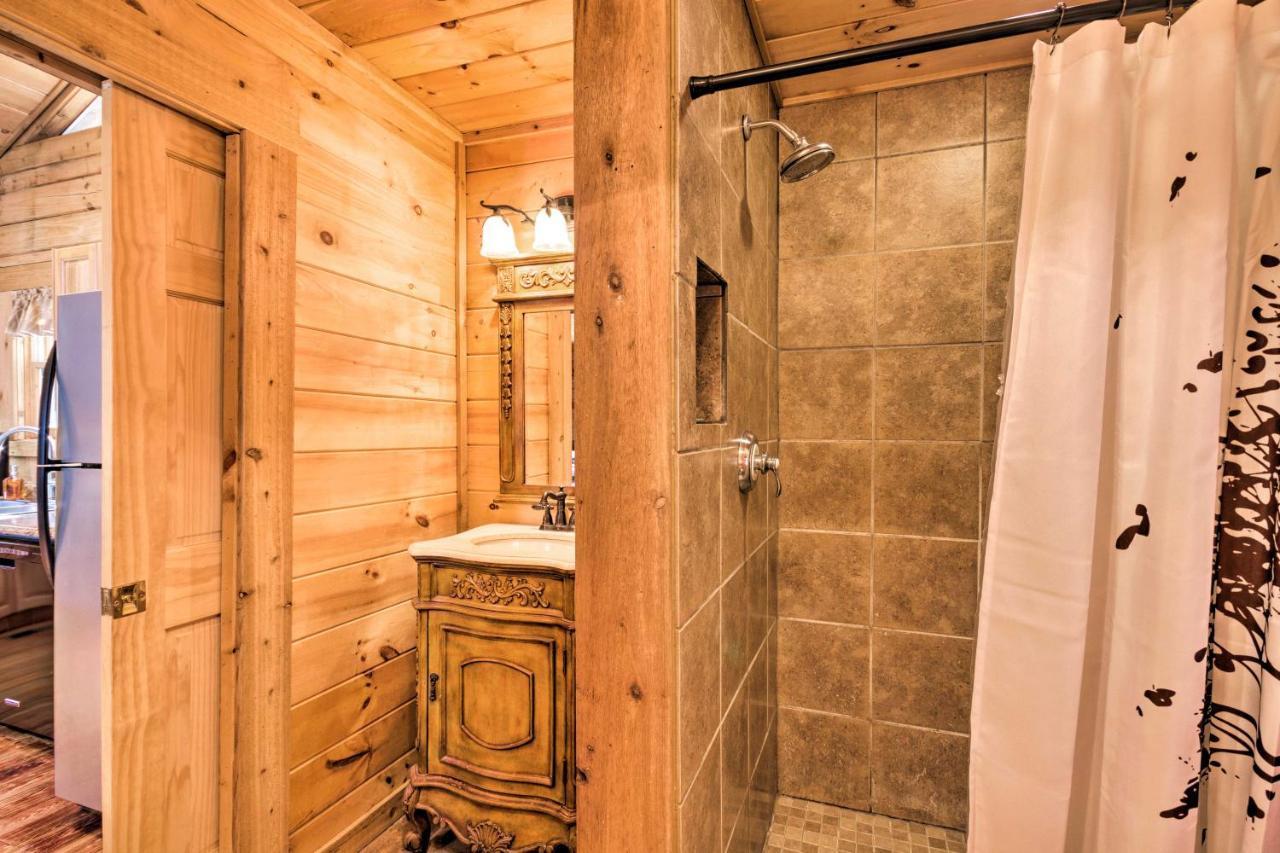 Bryson City Cabin With Wraparound Deck And Hot Tub 외부 사진