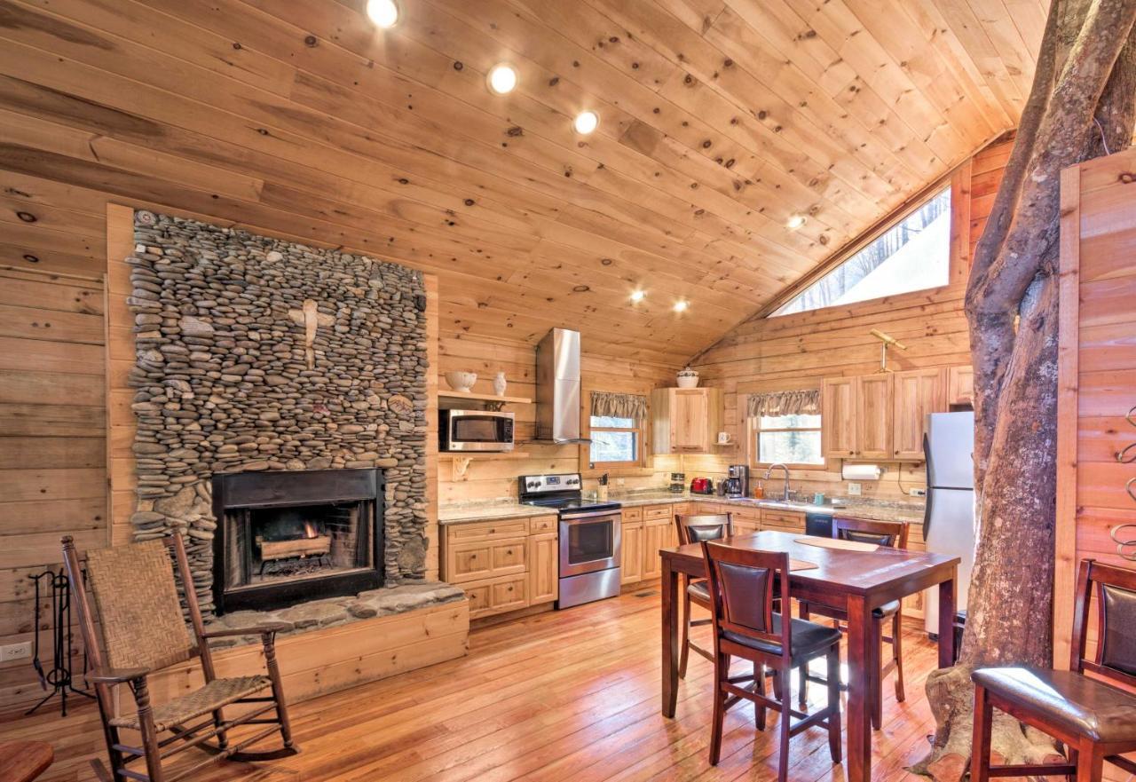 Bryson City Cabin With Wraparound Deck And Hot Tub 외부 사진